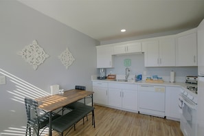 Interior - Chic Apt < 5 Mi to Sdsu! Private Patio & Views (San Diego)