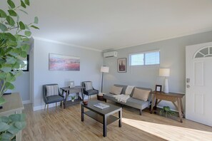 Interior - Chic Apt < 5 Mi to Sdsu! Private Patio & Views (San Diego)