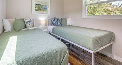 Cozy Creekside Cottage at Horse Creek Retreat