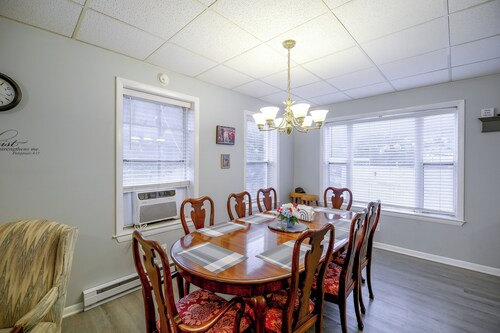 Sunny Welch Apt: Walk to Riverfront Park!