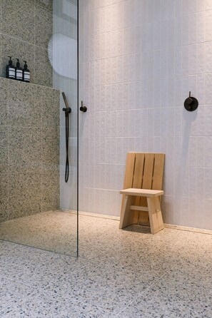 Bathroom - Ukiyo House - 2 Bedroom “The Floating World” (Port Willunga)