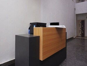 Lobby - Hotel O Lakeview (Pune)