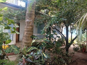 Exterior detail - Selwyn's Guest House (Anjuna)