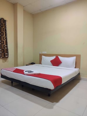 A hotel room with a bed, a bedside table, a telephone, and a wall-mounted light switch. - Hotel O CANARIES RETIREES RESIDENCY (Vanur)