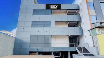 A hotel building with a sign indicating it is serviced by YOYO.