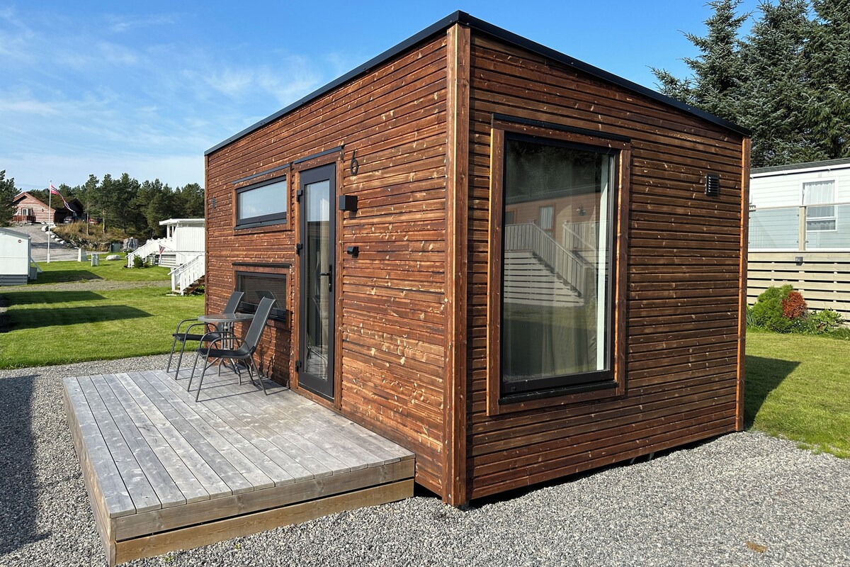 Basic Cabin, Partial Sea View
