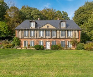 A two-story house with a symmetrical facade, multiple windows, and a central entrance. - Le Charme et le Chevreuil - Maison Normande (Rosay)