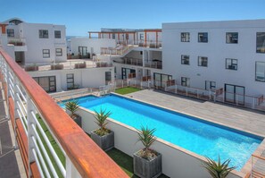 Pool - Charming 2-bedroom apartment in Big Bay near top spots (Cape Town)
