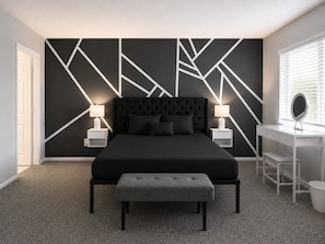 Une chambre à coucher avec un lit, des lampes de chevet, un bureau et un miroir.
