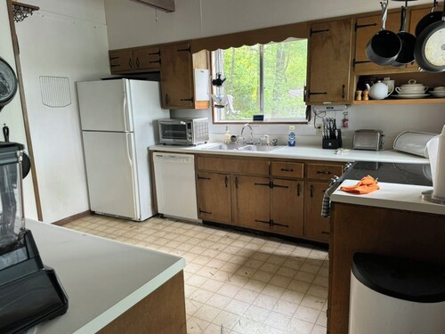 Fabulous 2-bedroom cabin with AC in charming Talladega