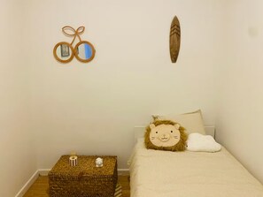Room - New Listing (Lisboa)