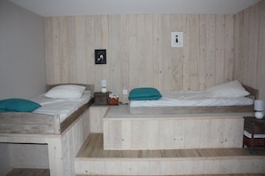 Room - Guest Room 'Chambre D'hôtes De Groupe Zen&Zic' (Raucoules)