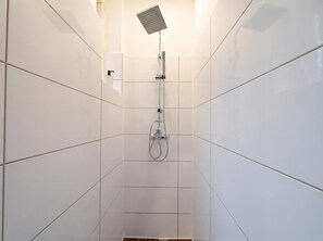 A shower area with a handheld showerhead and a fixed overhead showerhead. - Vienna on Your Doorstep 1BR (Wien)