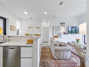 Interior - 302-Tropical Refuge Near Wynwood+Rubell Museum (Miami)