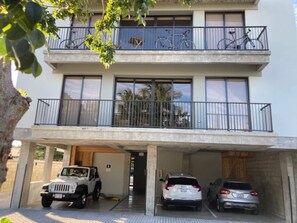 A multi-story building with a covered parking area. - 202-Tropical Refuge Near Wynwood+Rubell Museum (Miami)
