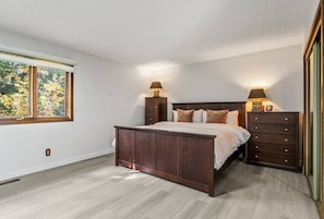 Room - The Woodside | 2 King | Foosball | Pull out Couch (Calgary)