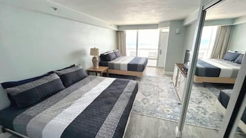 Bright double-bedroom with balcony access and beautiful water views