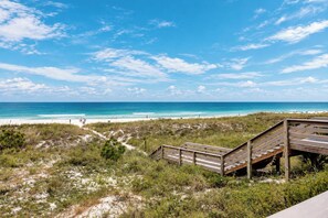 Beach - 3BR Townhome / Game Room & Pond Views / 5-Min Drive to Beach / PCB (Panama City Beach)