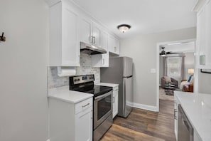 A fresh space for meals and memories - Crown Downtown | Close to Uptown & Local Dining (Charlotte)