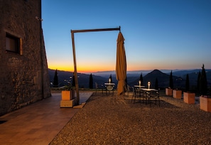 Outdoor dining - New Listing (Toscana)