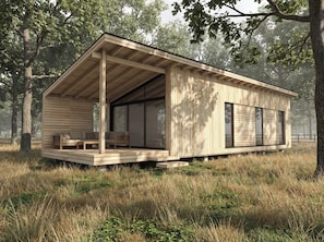 Une cabane moderne en bois, dotée d’un porche abrité, de grandes fenêtres et située dans un cadre forestier naturel.