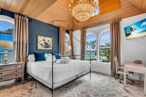 Room - Serendipity Deux -luxury Beachfront Pool Spa - Golf Cart -elevator (Anna Maria)