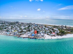 Room - Serendipity Deux -luxury Beachfront Pool Spa - Golf Cart -elevator (Anna Maria)