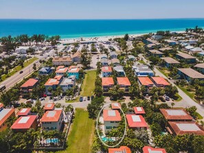 A coastal residential area with houses, roads, and a beach. - Beach Escape Heated Pool Walk to Beach Golf Cart (Holmes Beach)