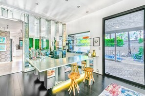 酒吧（店内）