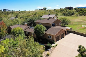 A residential area with multiple houses, a clear sky, and a hilly landscape. - Mountain Views - Hot Tub Two Game Rooms (Monument)