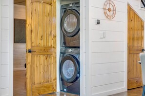 Pack a little lighter! A washer and dryer are available for your convenience during your stay. - Amazing Views from 3 Decks | Sauna | Hot Tub (Broken Bow)
