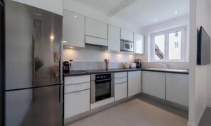 Private kitchen - IDEALLY LOCATED JUST 100 METRES FROM THE ICONIC PALAIS DES FESTIVALS (Cannes)