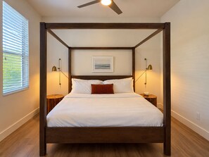 A four-poster bed with a wooden frame, white bedding, and two bedside lamps. - Beautiful Little Italy 2BR Retreat with Private Balcony in Prime Location (San Diego)