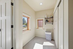 Interior - The Oakway - Close to UO Campus + Autzen + Golf! (Eugene)