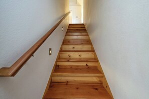 A wooden staircase with a handrail leading to a door at the top. - Private Jacuzzi Surrounded by Oaks Trees (Three Rivers)