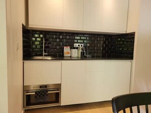 Private kitchen - 2-bedroom apartment in peaceful Paris with AC and charm (Paris)
