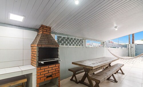 House w/ BBQ & City View nr. Beach Eku0765
