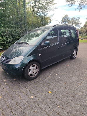A compact car parked on a paved surface with trees in the background. - New Listing (Lünen)