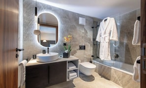 Bathroom - LUXURY ALPINE APARTMENT WITH SPA, TECHNOGYM & PRIVATE CINEMA (Zermatt)