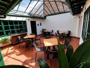 Tempat makan luar
