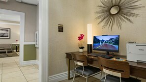 Business centre - WorldMark San Francisco 1BR 2BA - Historic Downtown Hideaway Near Cable Cars (San Francisco)
