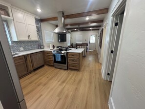 Private kitchen - Casita  2-bedroom house with AC in charming Chickasha (Chickasha)