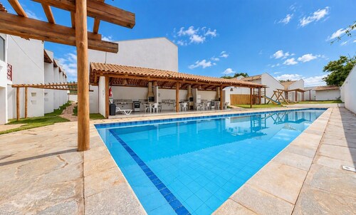 Well-located Apt. in Condo. w/ Pool Qdp0007