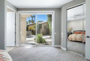 Room - Soothing 3-bedroom /4bath house less than 1 mile from WTA Finals Indian Wells (Indian Wells)