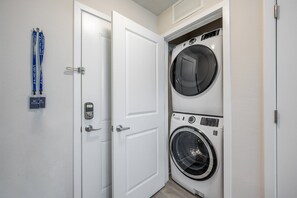 Interior - Vista Cay 2BR Condo King Suite Near Universal (Orlando)
