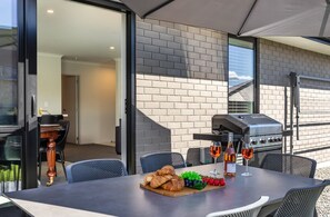Outdoor dining - Kopakopa Rest - Taupo (Taupo)