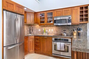 Private kitchen - Ski-in ski-out condo with mountain views, balcony, wifi, full kitchen. (Mountain Village)