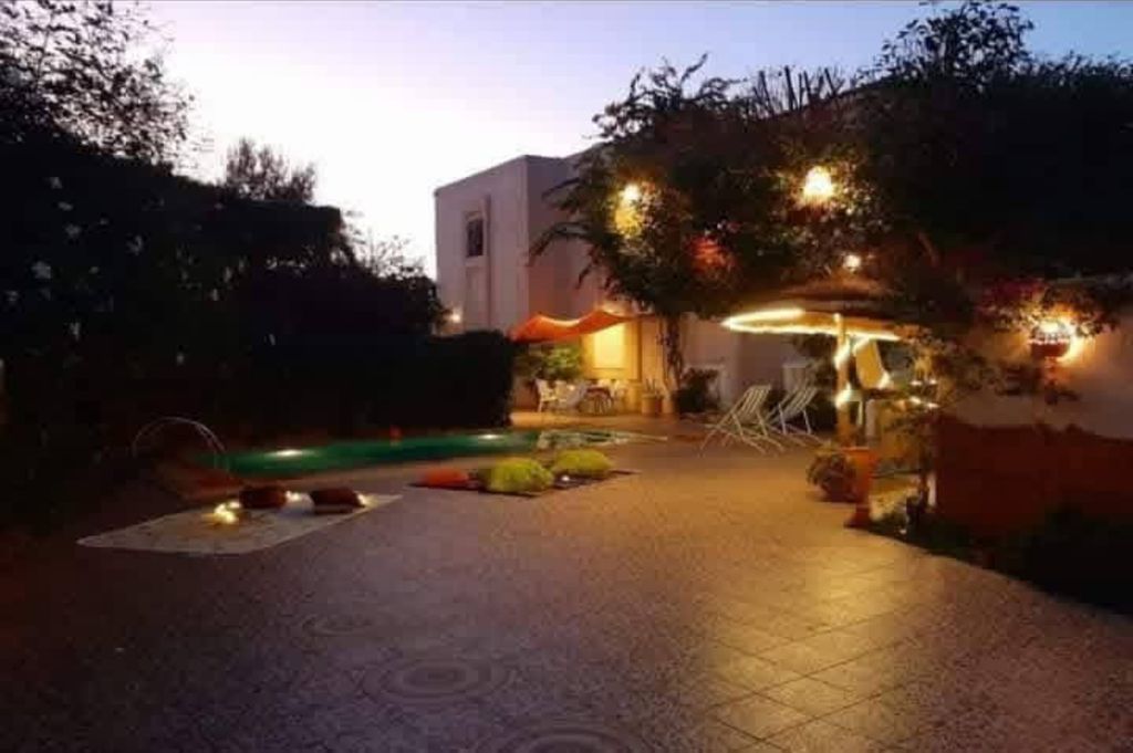 حمام سباحة