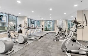Fitness facility - Downtown Vancouver 1BR + Den -  Parking - 90+ Days (Vancouver)