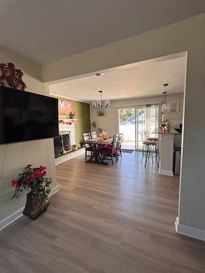 Dining - Spacious front yard 2-bedroom house in Greensboro with cool AC private back yard (Greensboro)